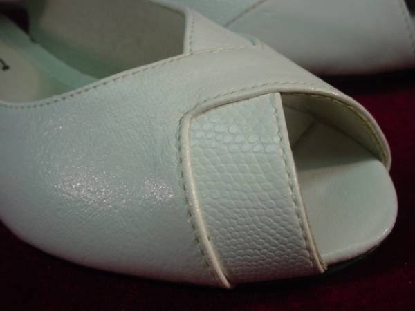 Hush Puppies ARTIST White 1.5 Heel Open Toe 6 EW Wide SHOES LADIES 