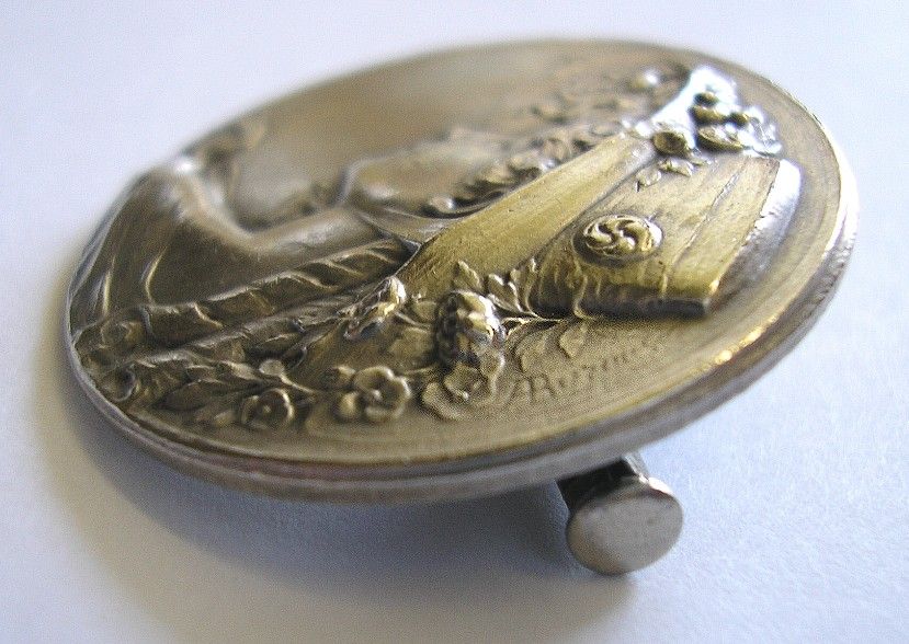 ANTIQUE BROOCH ART NOUVEAU GIRL IN SUMMER HAT c1890  