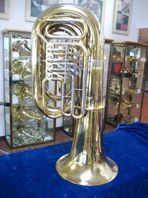 GOOD USED YAMAHA YBB 641 PROFESSIONAL BBb TUBA IN VERY GOOD CONDITION 