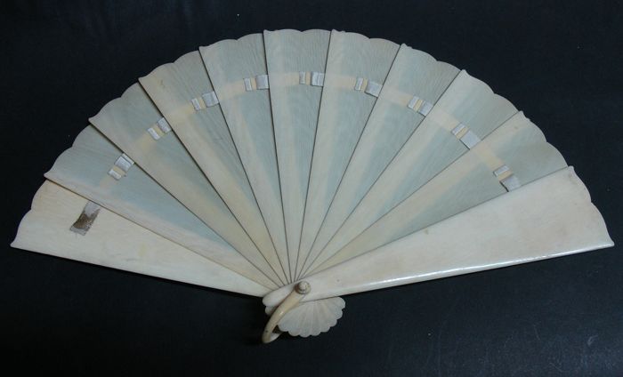 Genuine material top quality Victorian Child ? fan MR OX BONE  