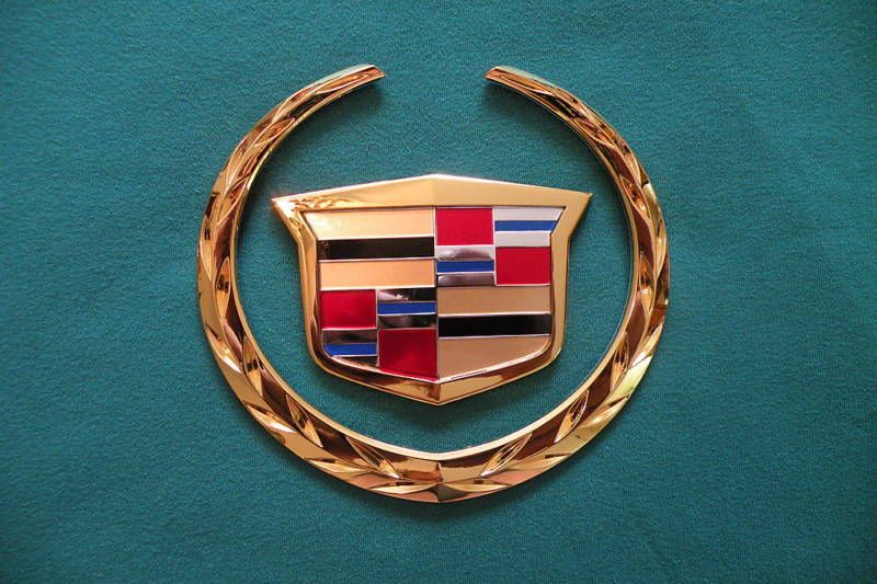   DEVILLE DTS DHS 2002 2005 GRILLE EMBLEM GOLD 24K  NEW GM GRILL EMBLEM