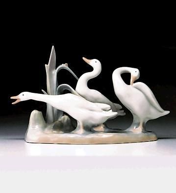 LLADRO GEESE GROUP # 4549 LOVELY 3 GEESE SNAIL GOOSE  