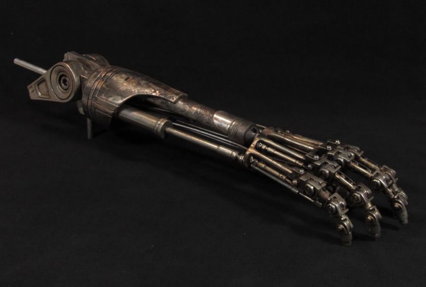 SIDESHOW TERMINATOR T 800 Endoskeleton Arm Prop Replica COMBAT ver ONE 