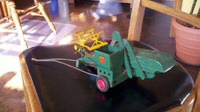   STEEL & DIECAST OLIVER 1/16 MECHANICAL FARM GLEANER COMBINE TOY  