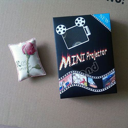   mini pico palm projector cinema for apple iPhone 3GS 4 iPod DVD  