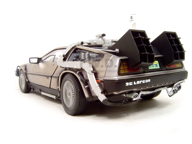 BACK TO THE FUTURE II DE LOREAN 118 DIECAST MODEL CAR  