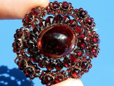 RARE ANTIQUE GEORGIAN 1800S CABOCHON GARNET GOLD BROOCH  