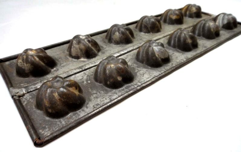 antique METAL FILLED CHOCOLATE CANDY MOLD 1091 flowers 12 HOLES 