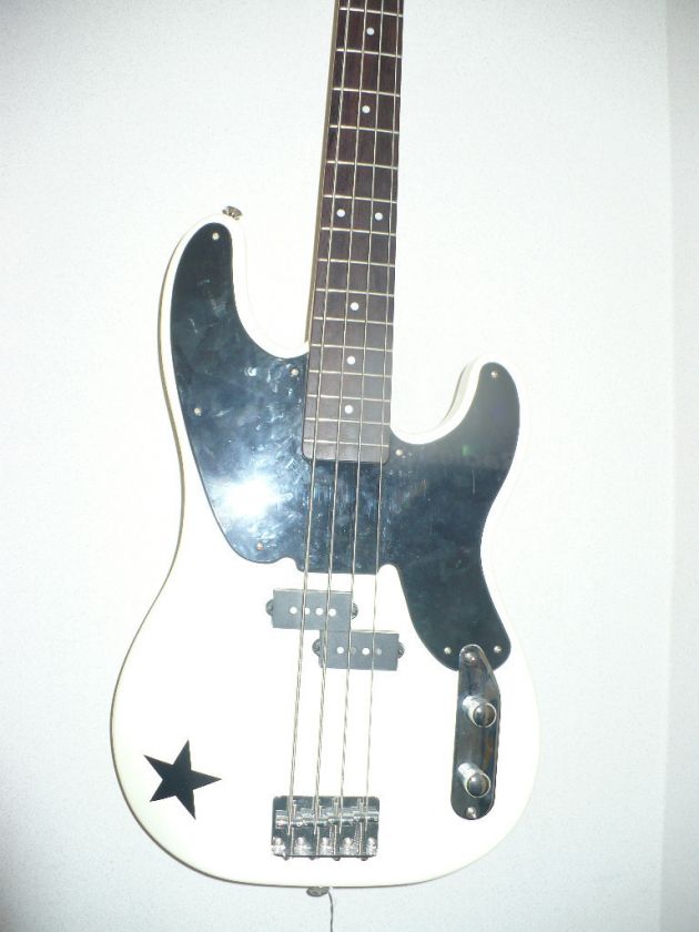 Squier Mike Dirnt P  Bass Precision  