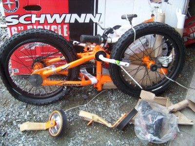 Schwinn 16 Scorch boys bike NEW S1670  