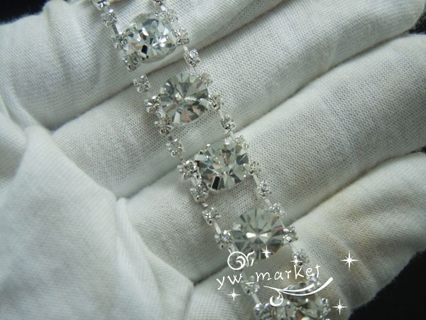 size of the middle rhineston is ss38,small one is ss8,total approx 1 