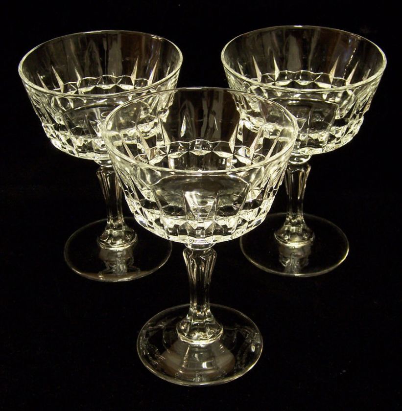 CLEAR GLASS PEDESTAL GOBLETS WINE OR DESSERT USE NICE  