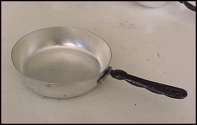 ANTIQUE CHILD KITCHEN DINNER SET METAL & BAKELITE  