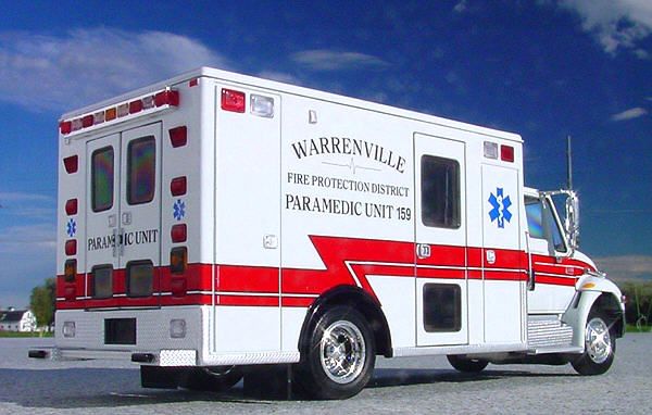 XR & VHTF   WARRENVILLE FPD 159 EMS / INTERNATIONAL 4400 AMBULANCE 