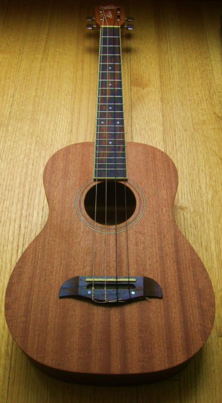 Ukulele Oscar Schmidt OU52 Baritone  