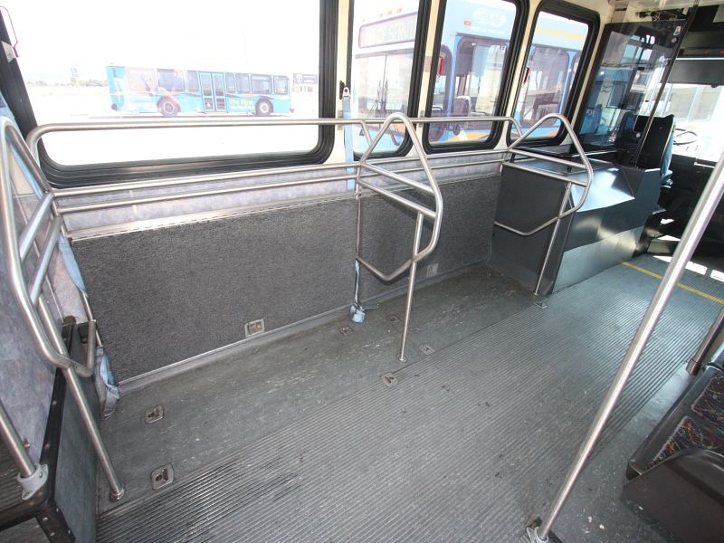 Low Floor Bus 1999 Gillig,Handicap Lift,Wheelchair Area/Luggage Rack 