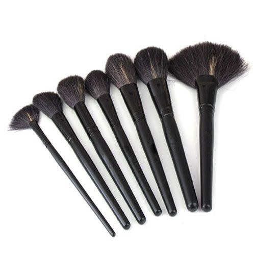 32 Pcs Professional Makeup Cosmetic Brush set Kit Case 1722 Features