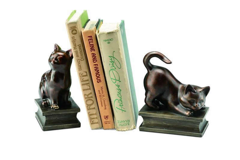 This pair of resin playing cat bookends make a beautiful addition to 